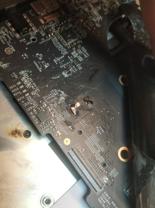 Laptop MSI Prestige 16 na części