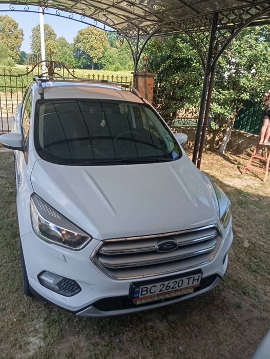 авто форд куга  паркитник