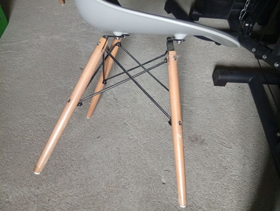 Cadeiras de sala ou jantar.