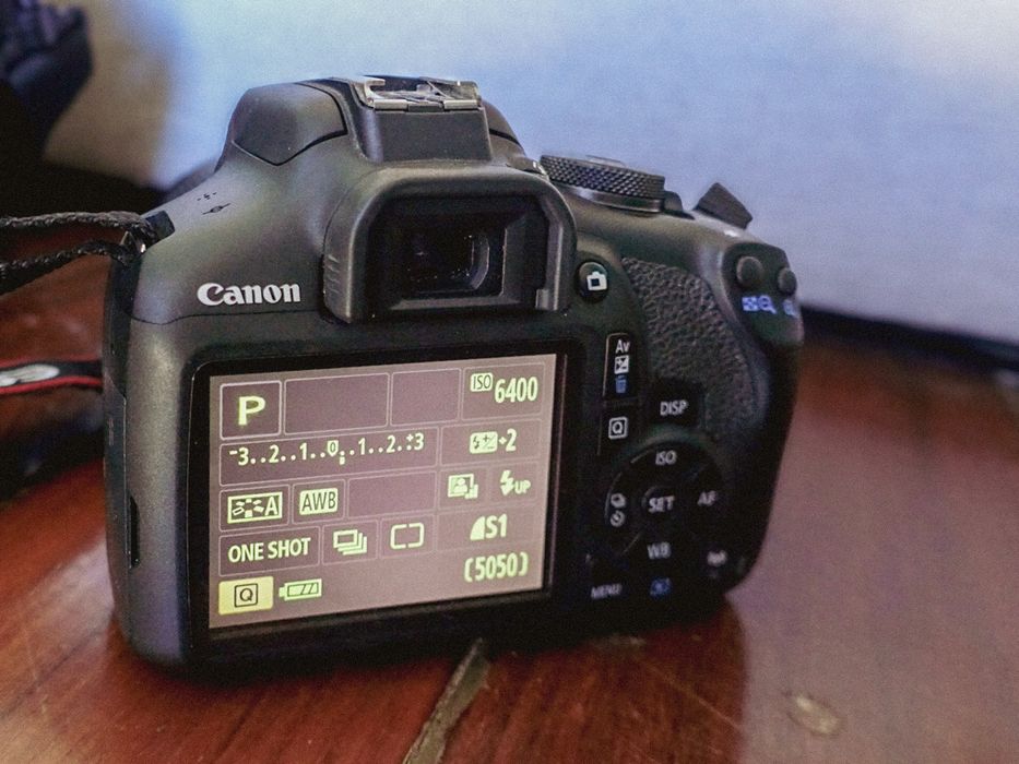 Canon 2000D c/ acessórios