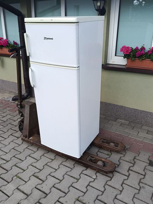 Lodówka 140 cm    .