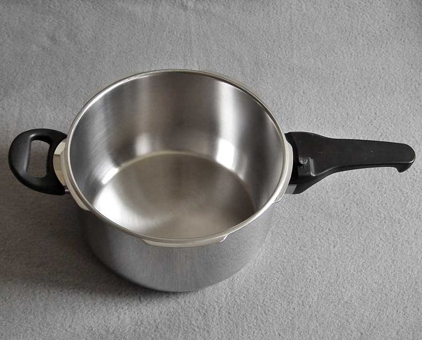 Niemiecki szybkowar SILIT Sicomatic T-Plus o poj. 4,5l, do indukcji