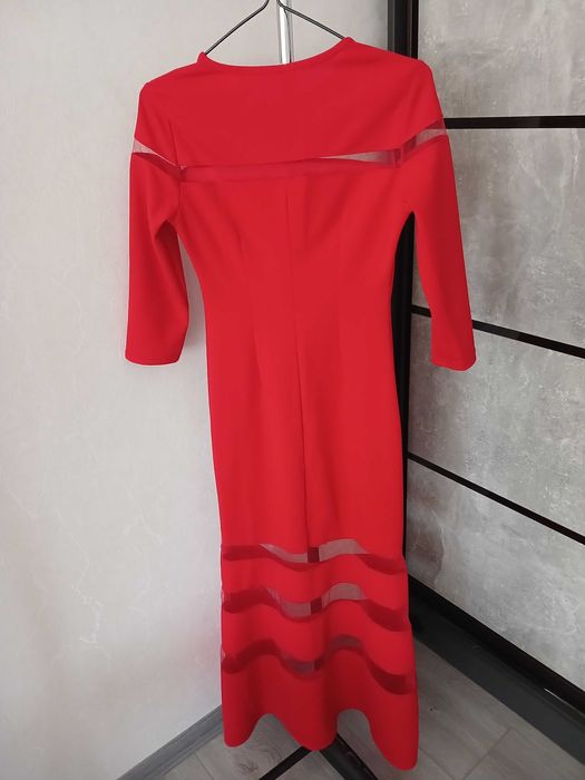 Сукня червона святкова