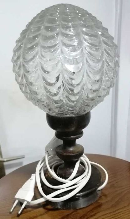 Candeeiro de mesa com base em madeira, antigo