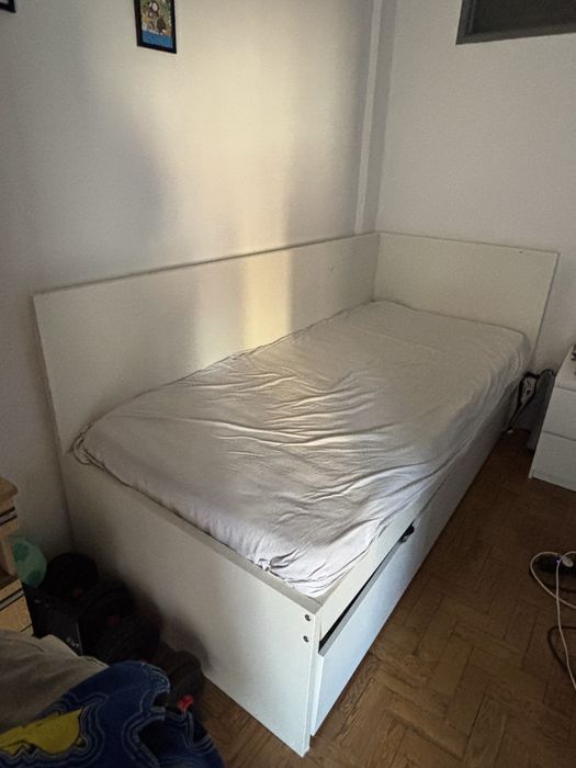 Cama Ikea de solteiro com gaveta