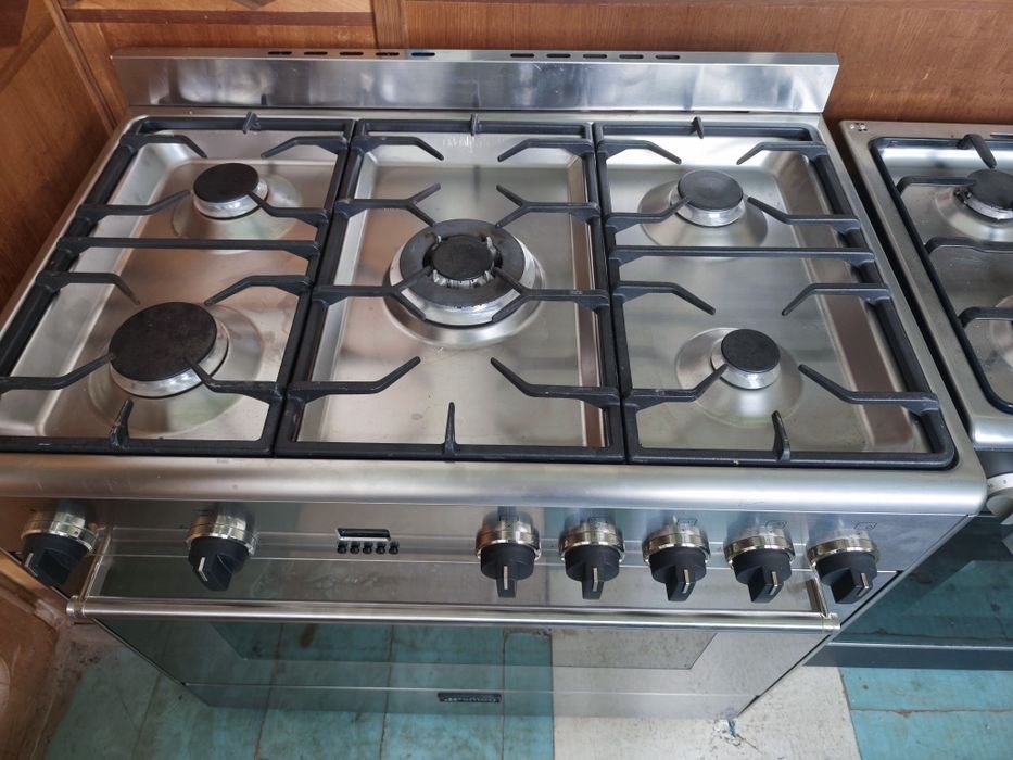 Професійна газова плита Smeg