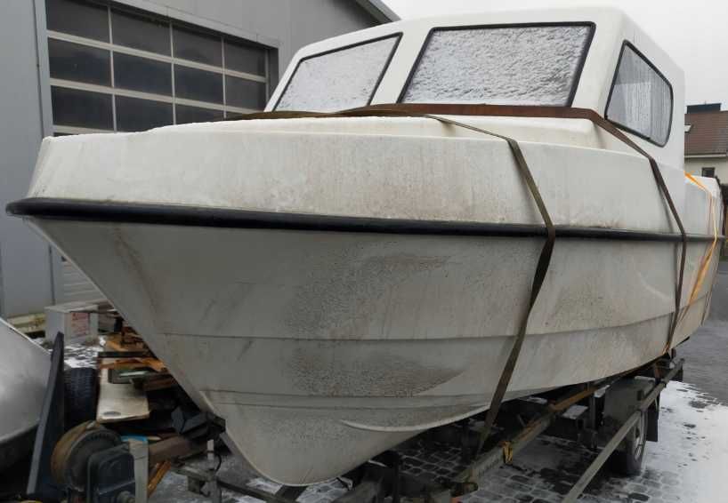 Łódź łódka kabinowa  6 metrów Opcja: przyczepa podłodziowa, silnik