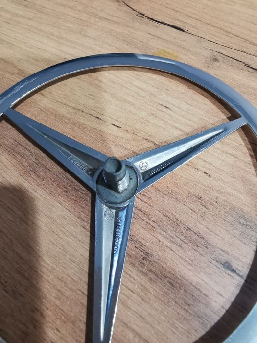 Oryginalny Znaczek / Emblemat Klapy Tył Mercedes W123 „Beczka”