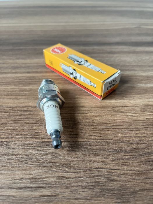 NOWA świeca NGK B8HS JAWA 50 OGAR 200 WSK 125 WSK 175 MZ SIMSON jawka