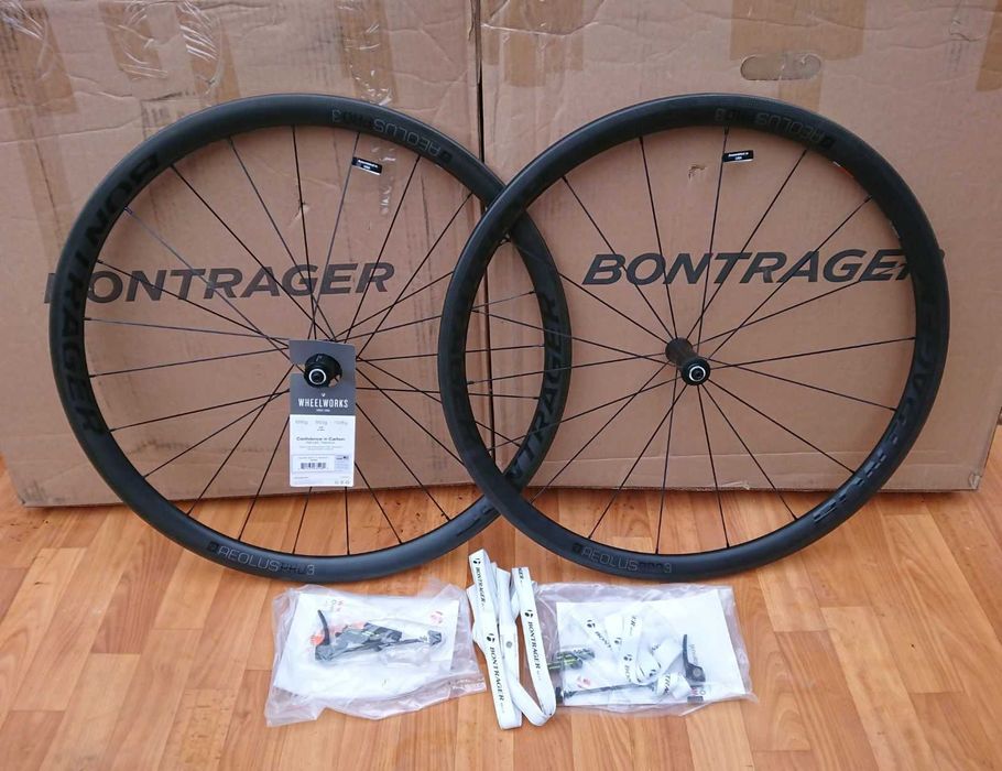 Карбоновий вілсет Bontrager Aeolus Pro 3 TLR carbon 28 з Trek