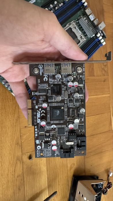 Karta rozszerzeń PCIe Asus USB 3.0 + SATA