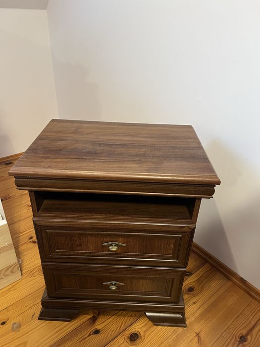 Stylowy komplet mebli drewnianych – stan idealny