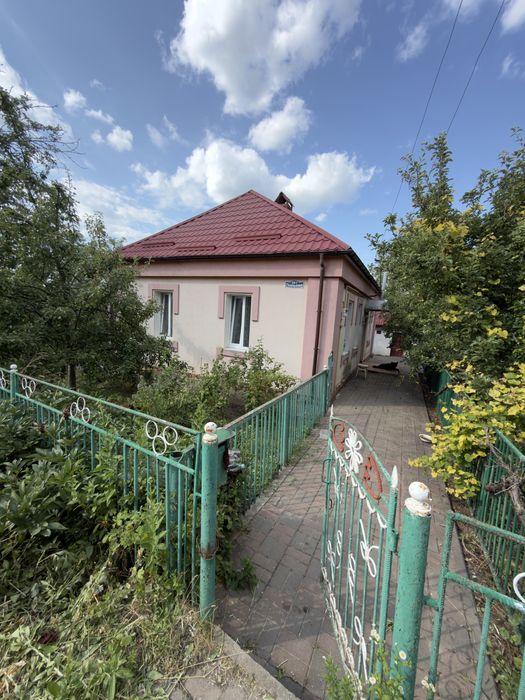 Продам будинок та земельну ділянку