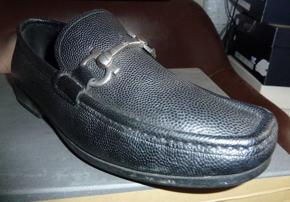 Sapatos novos italianos Salvatore Ferragamo 40