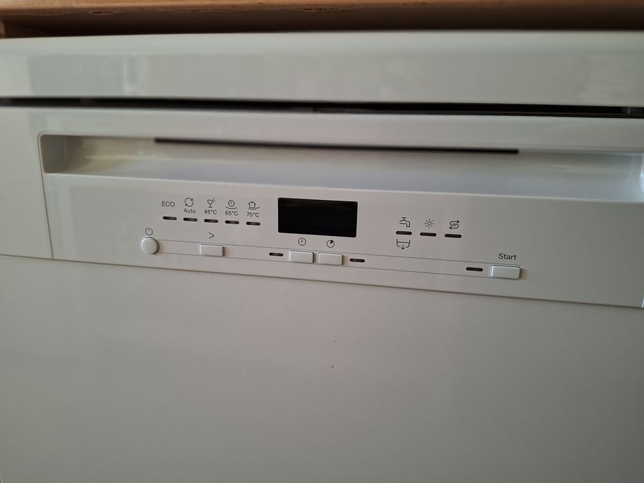 Máquina lavar loiça Miele, NOVA