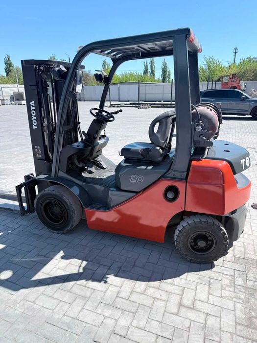 Навантажувачі вилкові газові - 2 шт  1,5 тонни (12 000$) і 2.5 тонни (14 000 $)