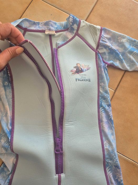 Fato Neopreno / Surf Criança Disney Frozen II (4 Anos) – Em bom estado!