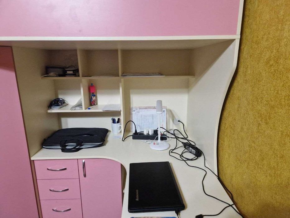 Дитяче ліжко-горище з робочою зоною, кутовою шафою, тумбою і сходами