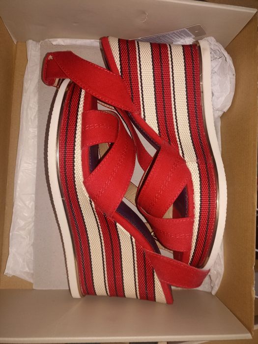 Nowe koturny CCC Lasocki 38 czerwone