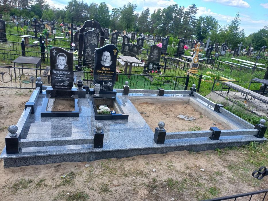 Памʼятники з граніту
