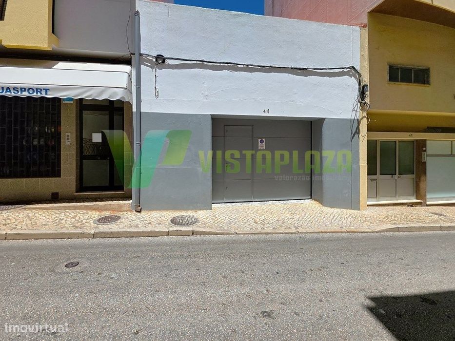 Garagem com Potencial para transformar Loft no Centro de Portimão