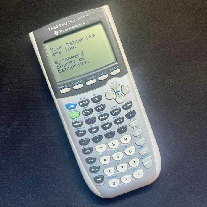 Calculadora Gráfica Texas Instruments TI-84 Plus Silver Edition + Acessórios