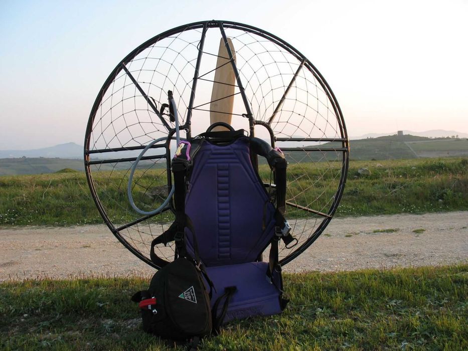Paramotor Solo 210cc e Asa de parapente Airea Shape S 65 a 95 kgs DHV2