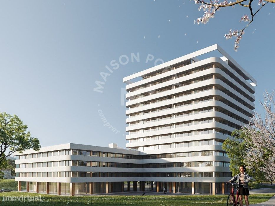 Apartamento T0 com Varanda e Estacionamento próximo à Estação de Me...