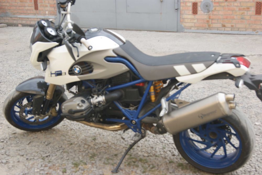BMW HP2 Megamoto