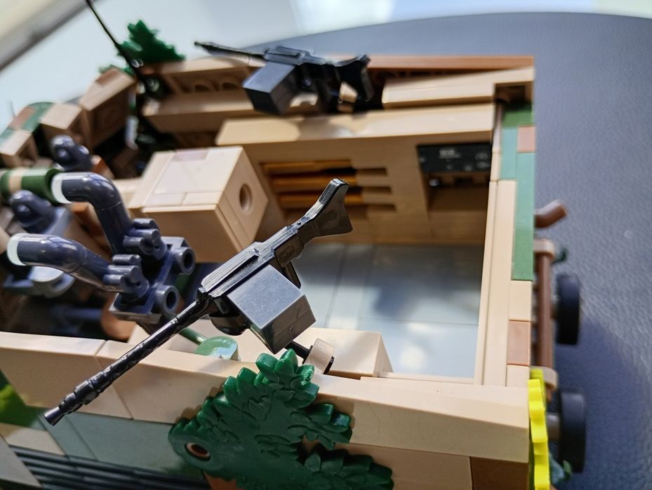 Cobi MOC Nashorn 1:28 pełne wnętrze