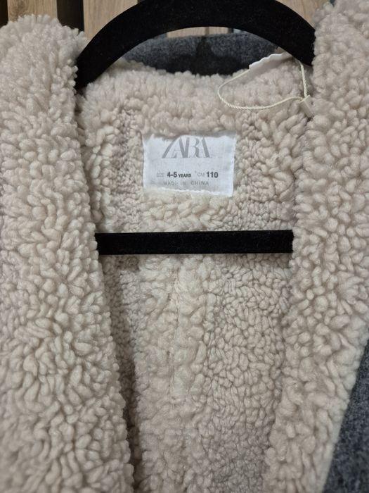Ciepły,  zimowy płaszcz Zara rozmiar 110. Baranek. Szary. Stan bardzo