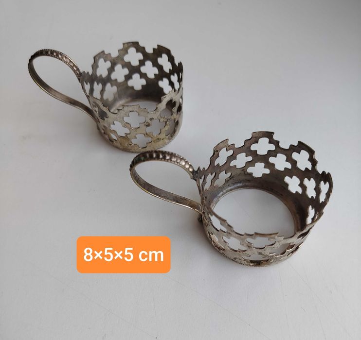 Conjunto de 2 Antigos Suportes para copos, em casquinha