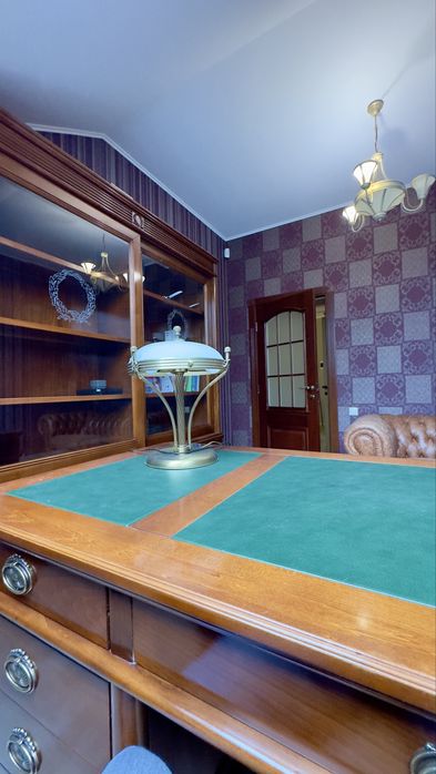 Неймовірний , великий таун хаус з гаражем.