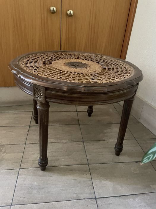 Mesa madeira  e palha