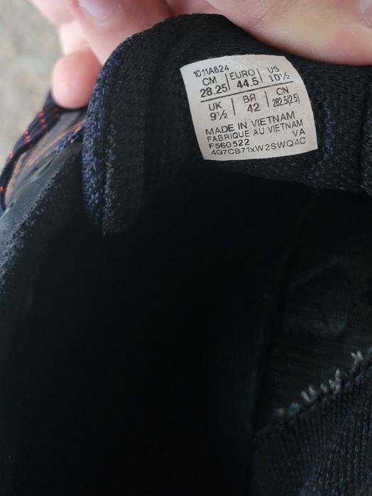 Чоловічі бігові кросівки ASICS GEL-VENTURE 8 (44.5) 28.25 см