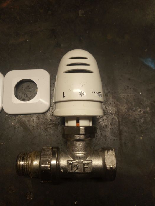 zawór termostatyczny prosty 1/2 herz z głowicą