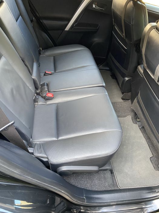 Toyota rav-4.