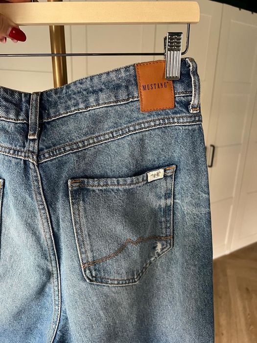 Jeansy o kroju MOMS z dziurami luźne rozmiar 38 M W29L30 marki Mustang