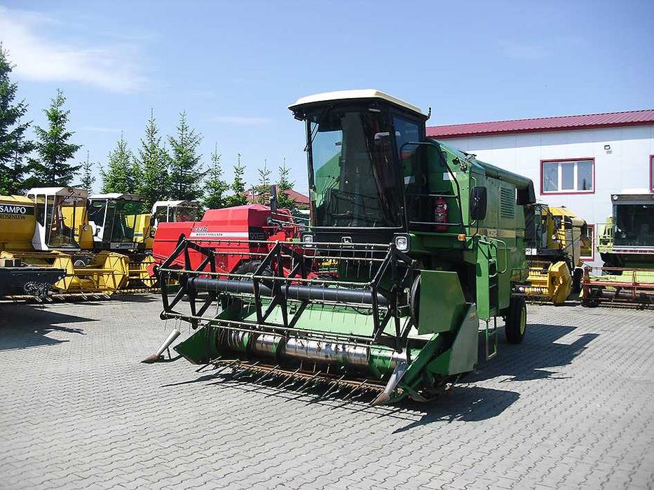 Зерноуборочный комбайн John Deere 1052
