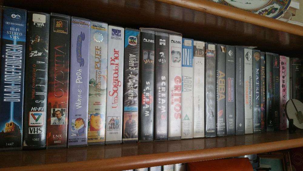 Coleção de DVDs e VHS (diversos) em excelente estado