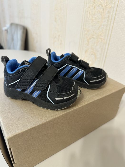 Кросівки adidas  fit 13,5 та 12,5