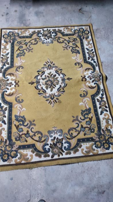 Tapete grande em bom estado