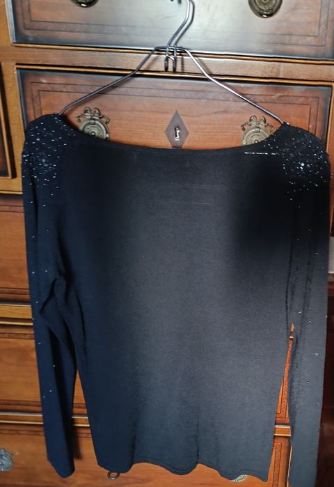 Camisola preta com lantejoulas