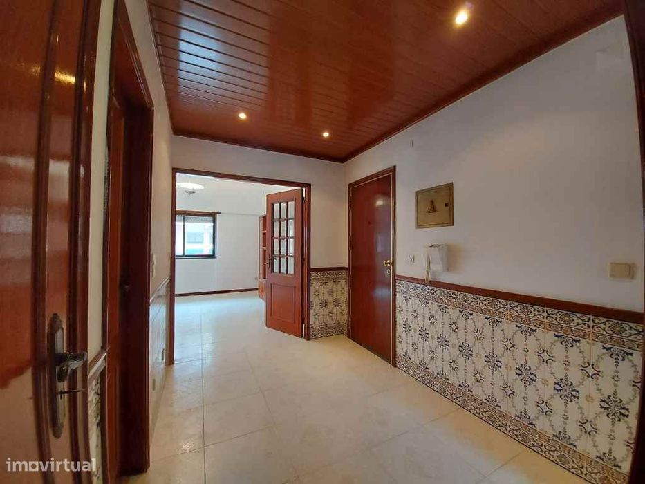 Arrendo  T1 Próximo Universidade Atlântica.