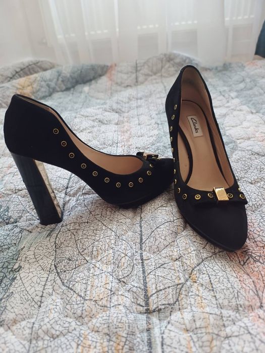 Замшеві жіночі туфлі clarks