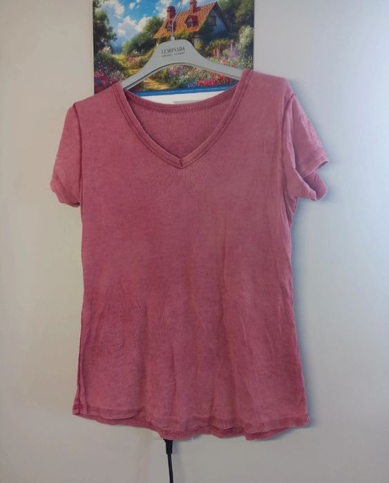 T-shirt  mocno dekatyzowany