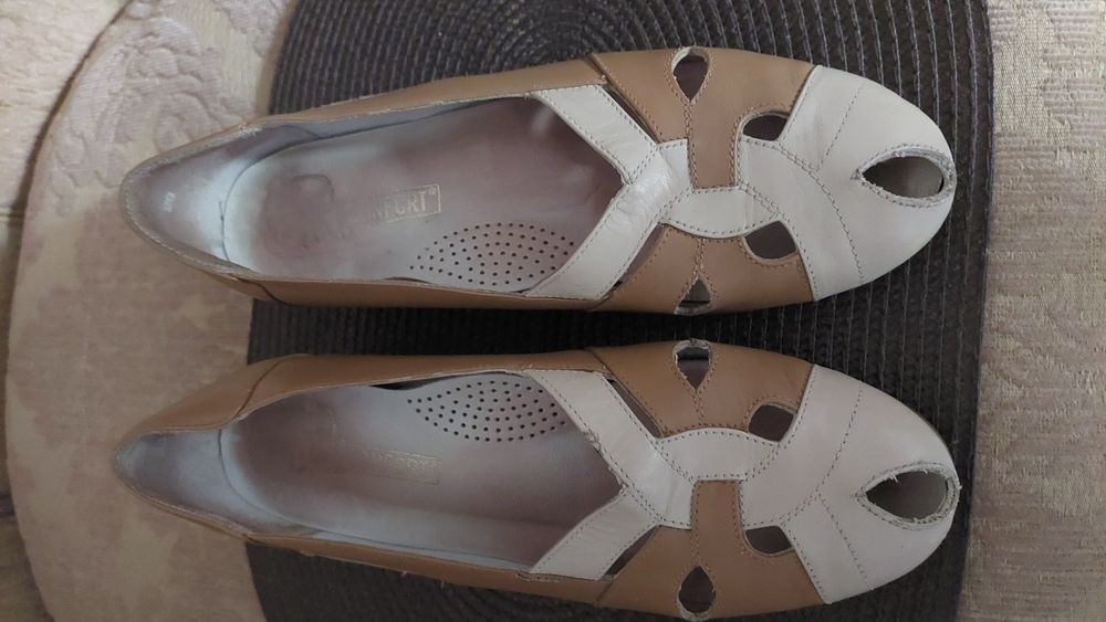 Półbuty ze skóry na koturnie r.38