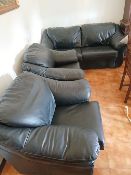 Vendo conjunto de 3 sofás em pele