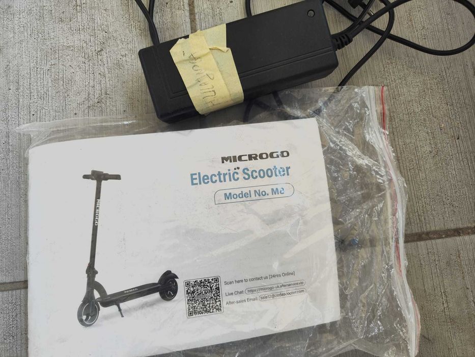 Hulajnoga elektryczna MICROGO M8 czarna ładowarka