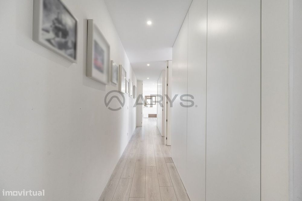 Apartamento T3 com garagem e jardim privativo